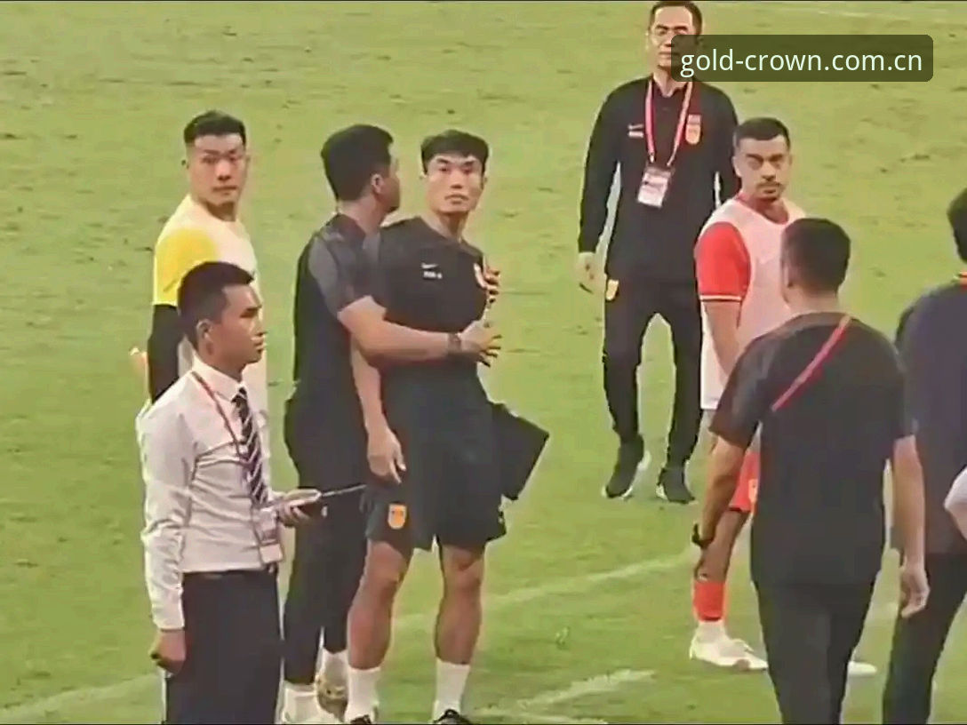 皇冠体育官网 足球反腐风暴升级 vs 平台观赛体验升级:足协第三批禁足名单与皇冠现金版App深度解析
